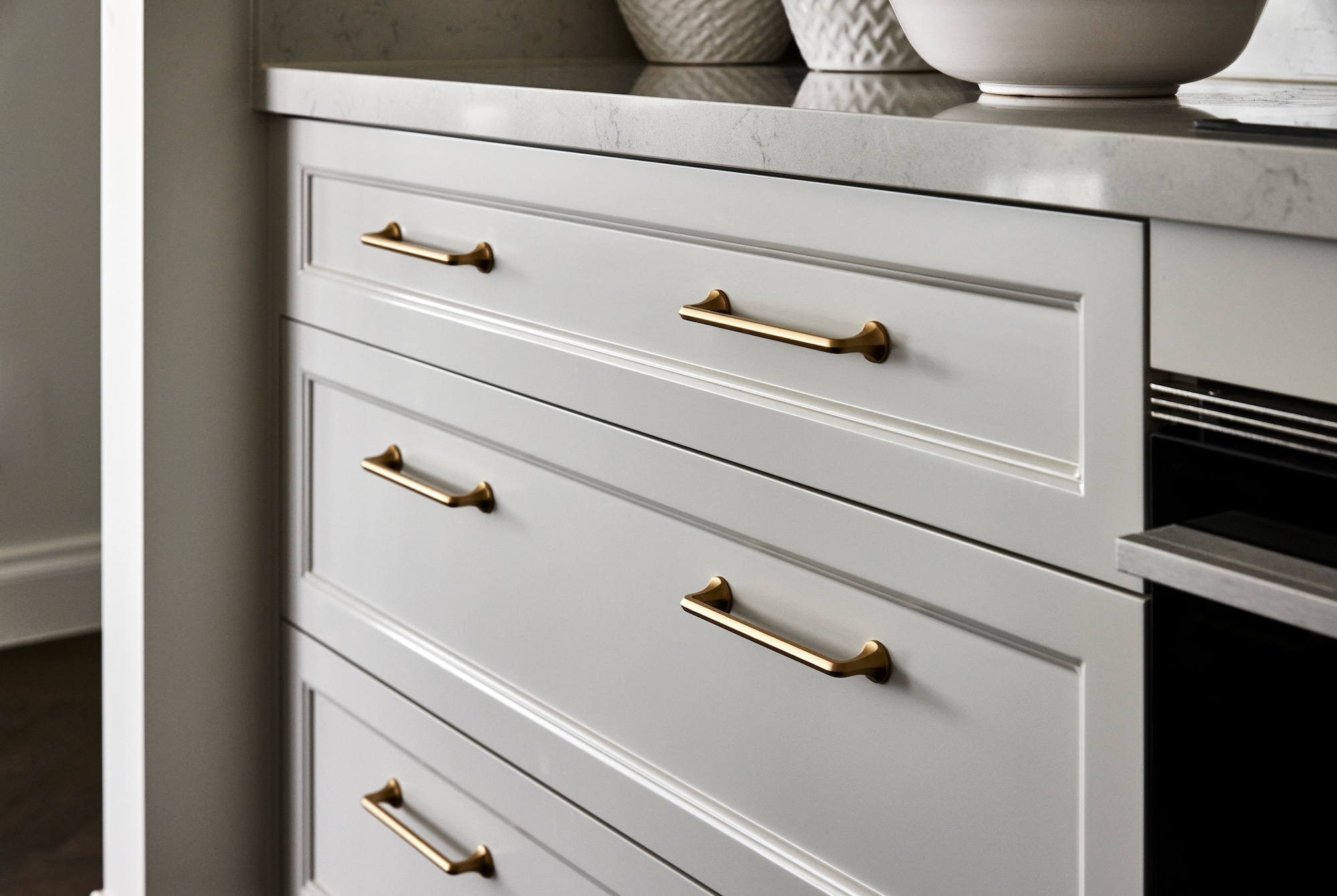 shaker style kitchen cabinet gold handles