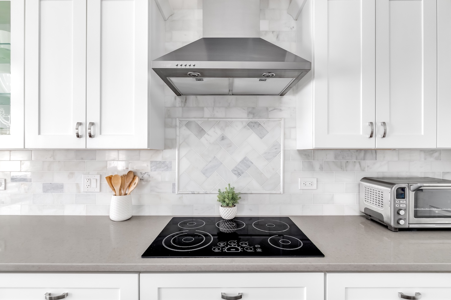 white and grey luxury kitchen backsplash