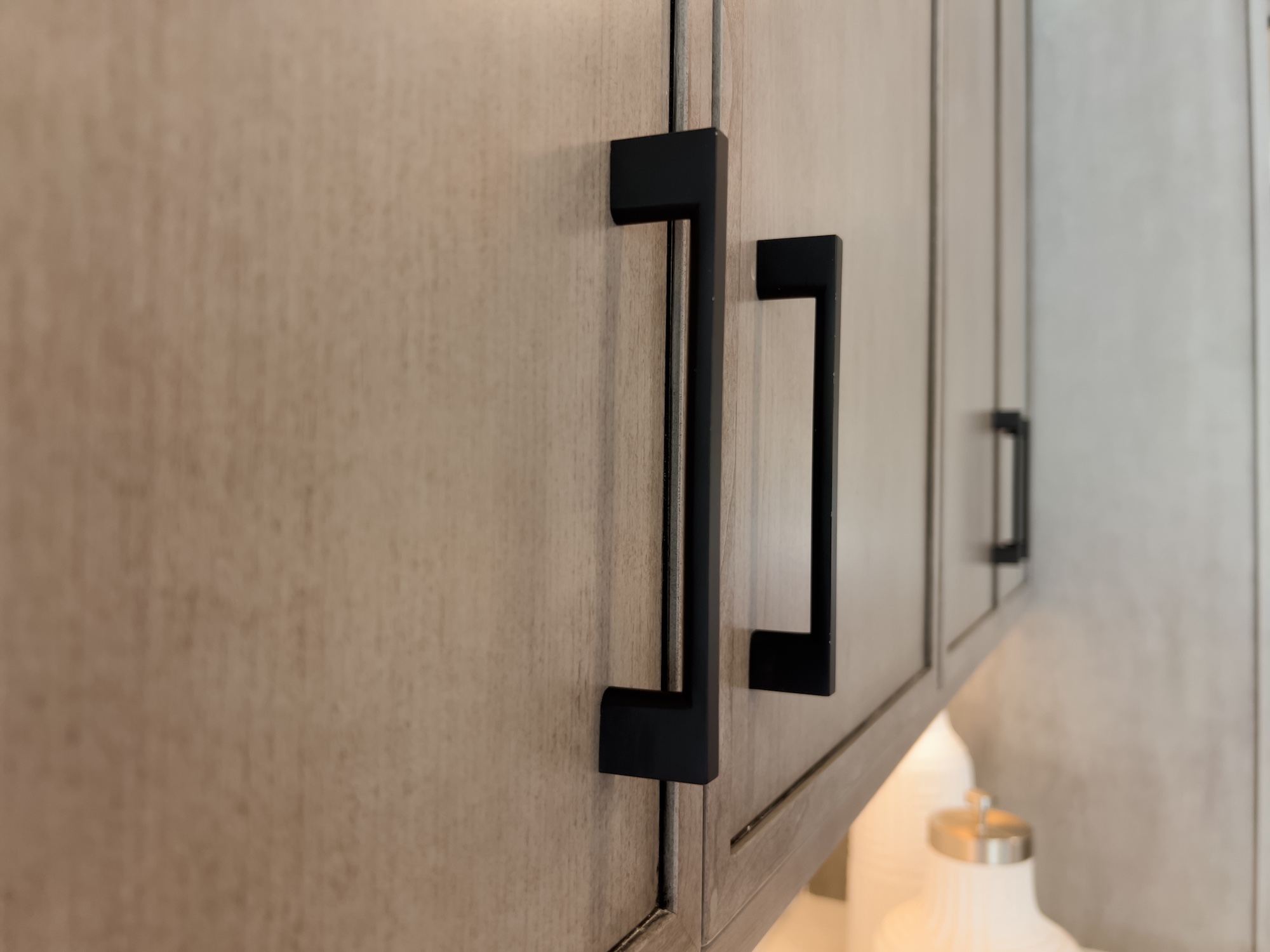 how to pick cabinet hardware